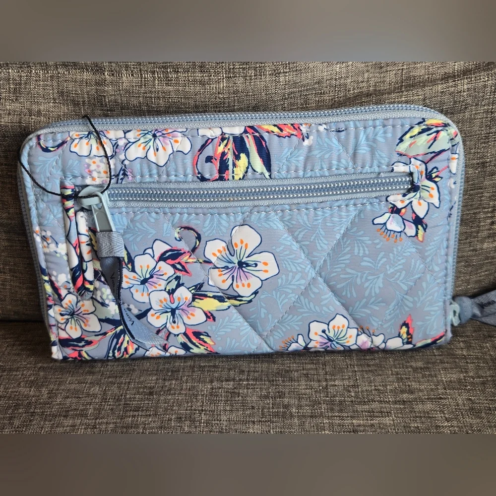 Vera Bradley Ultralight RFID Turnlock Wallet Cherry Blossoms New Without Tags
